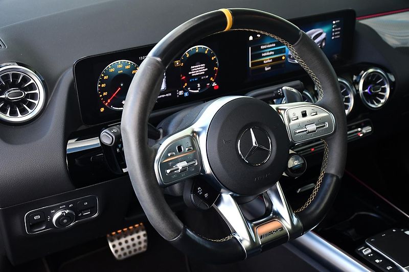 Mercedes-Benz GLA 45S AMG 4MATIC+PANO - fotka 16 z 53