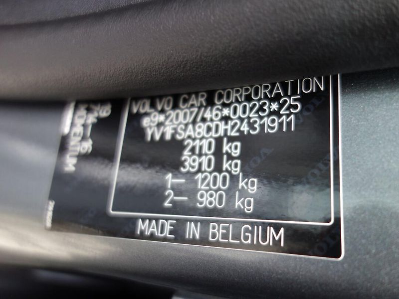 Volvo S60 (2017) 2.0D4 147kW AUT -NOVÉ V ČR - fotka 37 z 38