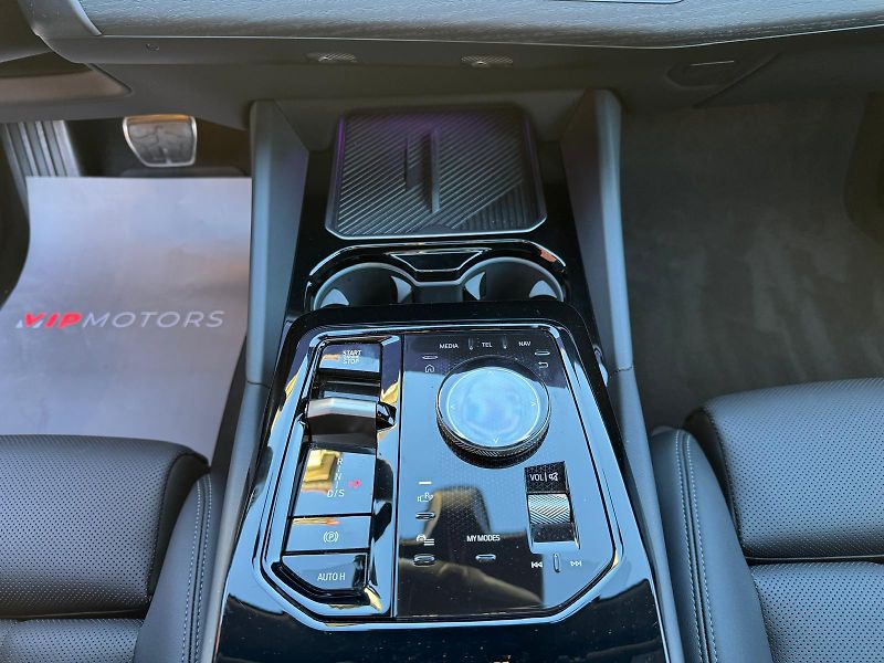 BMW Řada 5 540xD-M PRO-R20-PANO-H&K - fotka 17 z 35