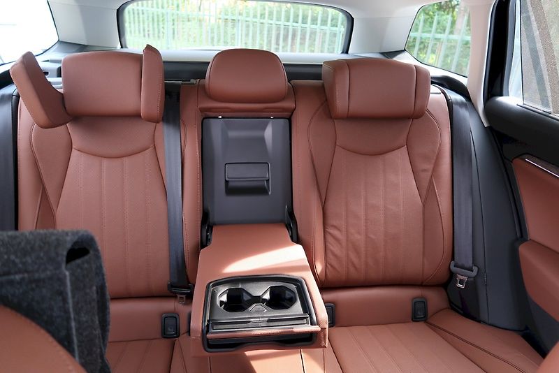 Škoda Superb (2024) Combi L&K 2,0 TDi/110  kW DSG - fotka 18 z 33