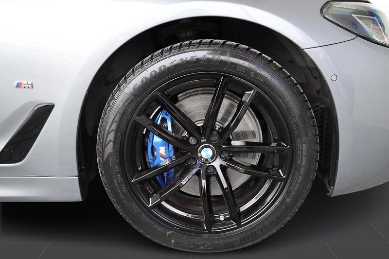 BMW Řada 5 520d xDrive - fotka 7 z 22