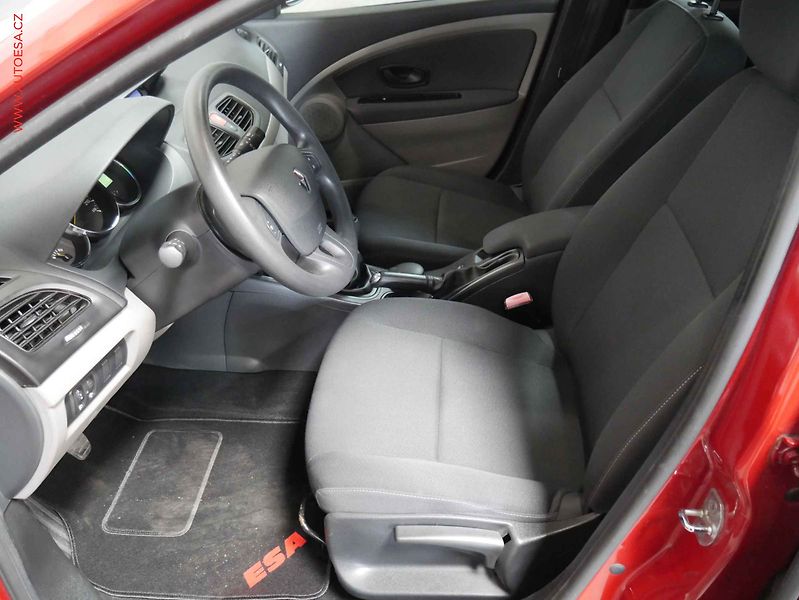 Renault Mégane (2010) 1.5 dCi, 2.maj,ČR, AC, temp - fotka 9 z 19