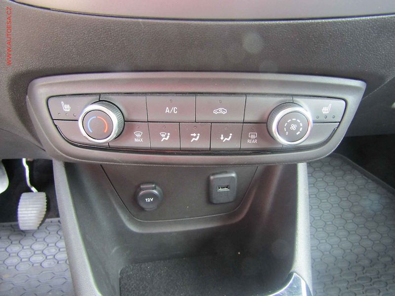 Opel Crossland (2024) 1.2T, 1.maj,ČR, AC, TZ - fotka 13 z 19