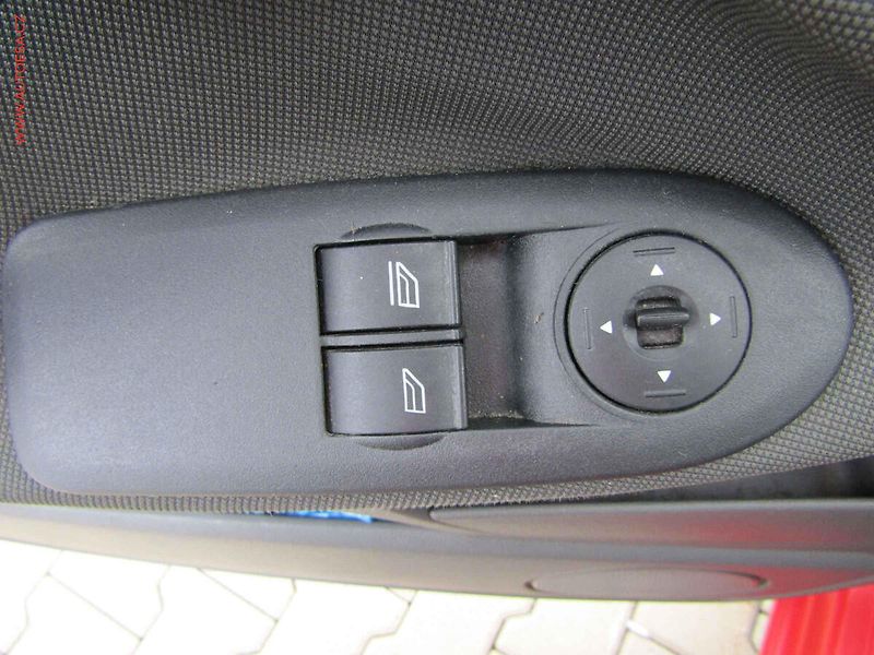 Ford C-MAX (2008) 1.6TDCi, ČR, autoAC - fotka 11 z 15