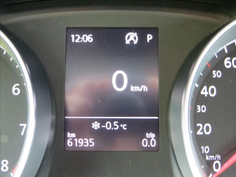Volkswagen Golf 1,0 TSI 85kW Comfortline DSG - fotka 22 z 24