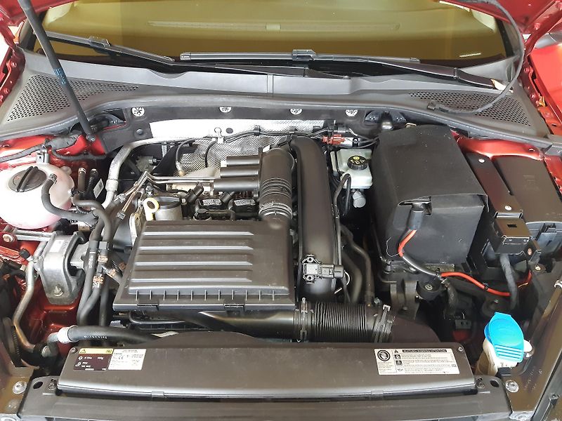 Volkswagen Golf 1.4 TSI NAVI XENON WEBASTO - fotka 25 z 26