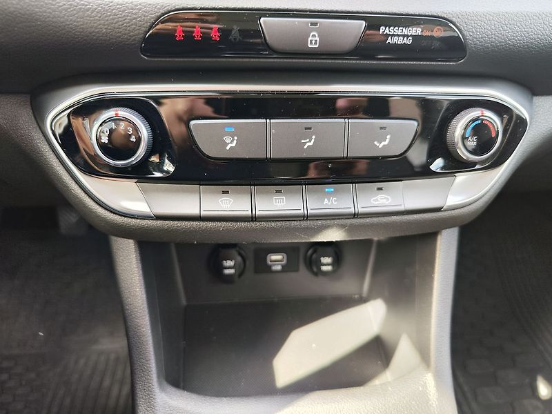 Hyundai i30 1.0 T-GDI/88kW Comfort - fotka 16 z 28