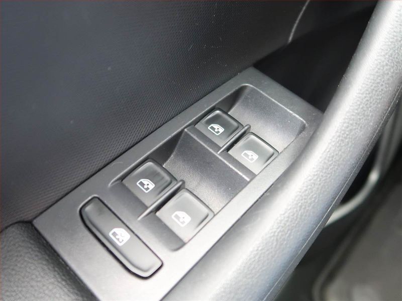 Škoda Rapid (2018) 1.0 TSI, Navi, Tempomat - fotka 16 z 17