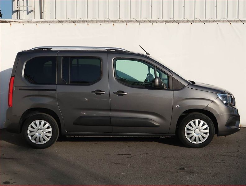 Opel Combo (2020) Edition 1.2 Turbo, 5Míst, ČR - fotka 6 z 18