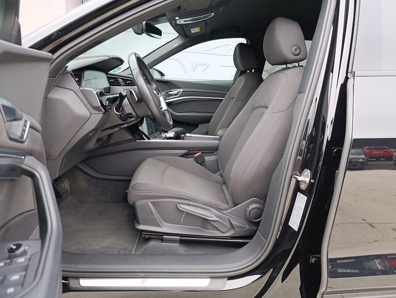 Audi e-tron 55 300kW QUATTRO S-LINE  - fotka 12 z 35