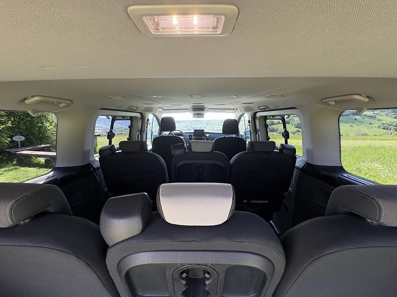 Ford Tourneo Custom (2021) 2,0 EcoBlue  - fotka 8 z 23