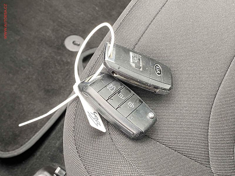 Kia Ceed (2016) 1.4 16V, Edition, výhřev sed - fotka 16 z 16