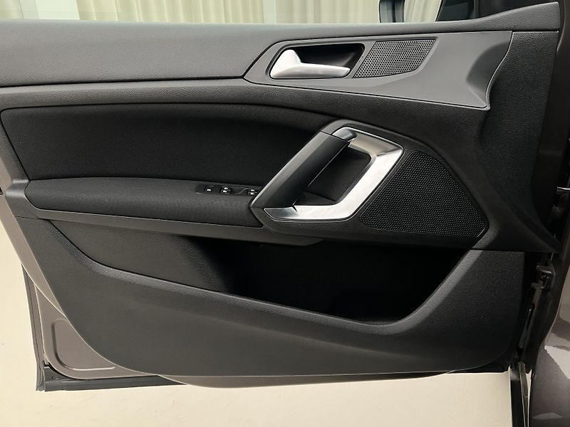Peugeot 308 1.2 PURETECH ACTIVE 1. maj. - fotka 6 z 39