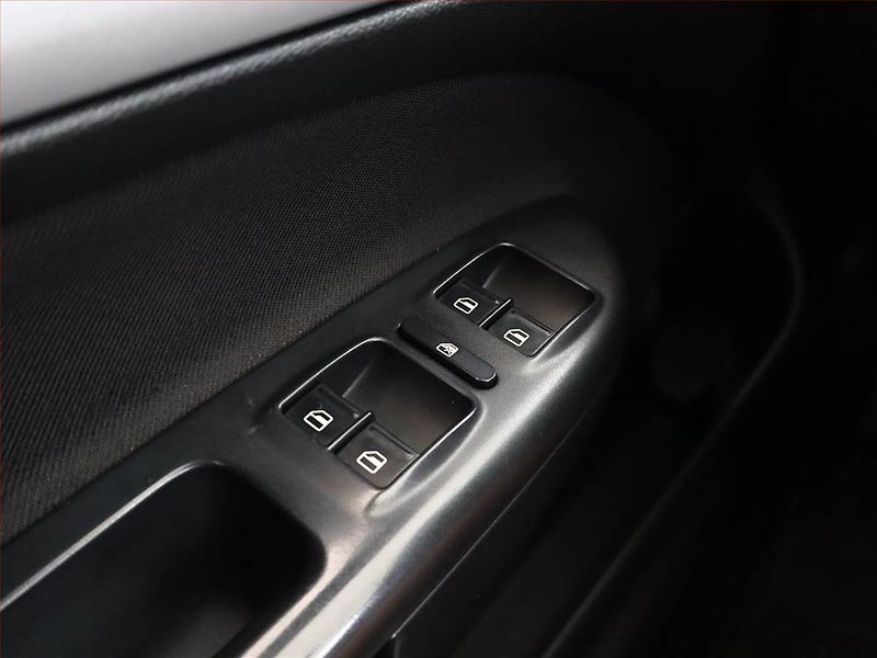 Škoda Octavia (2010) 1.6 TDI, Xenony, Tempomat - fotka 15 z 15