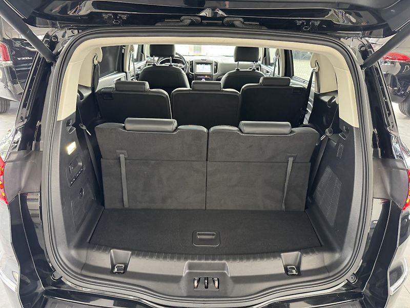 Ford S-MAX (2017) 2,0SCTi AUT. VIGNALE 7.MÍST - fotka 19 z 33