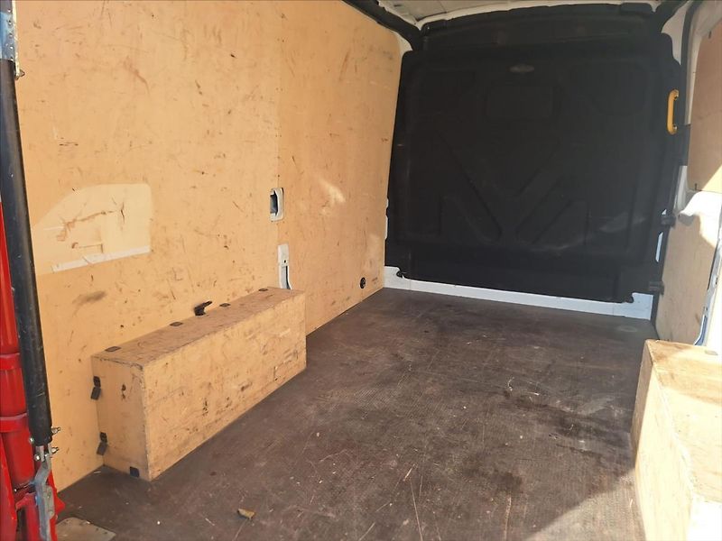 Ford Transit 2,0 TDCi  L2H2 + nájezdy - fotka 13 z 14