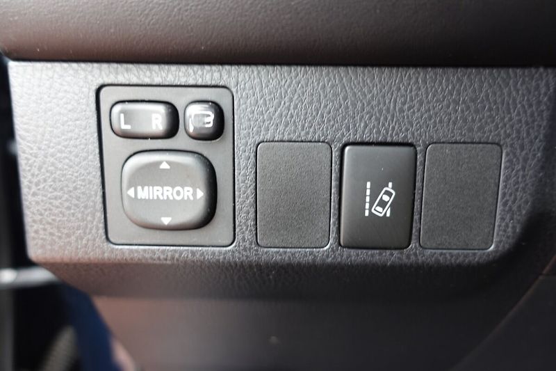Toyota RAV4 2.5HSD -i E-CVT AWD Selection - fotka 19 z 33