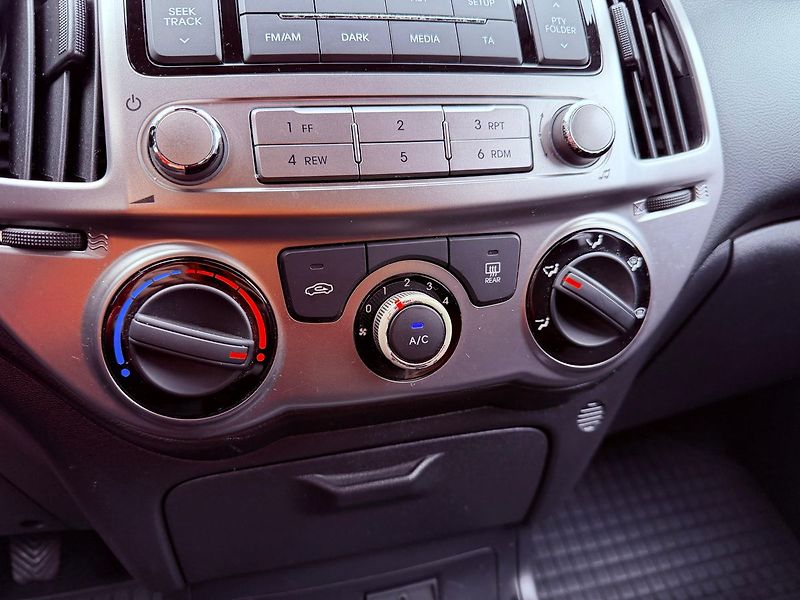 Hyundai i20 1.2, ČR, 46 tkm - fotka 16 z 19