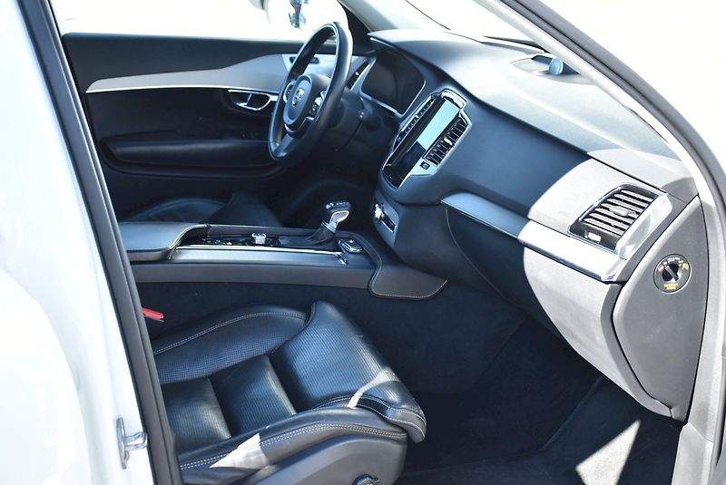 Volvo XC90 (2016) D5 - fotka 26 z 32
