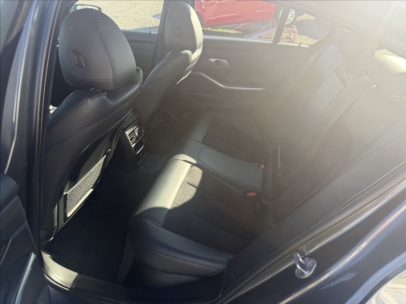 BMW Řada 3 2,0 330i, M-sport,X-drive,CZ, - fotka 11 z 33