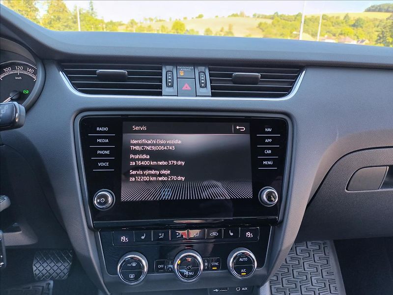Škoda Octavia 1,4 TSI,110KW,AT,NAVI,SERVIS - fotka 33 z 43