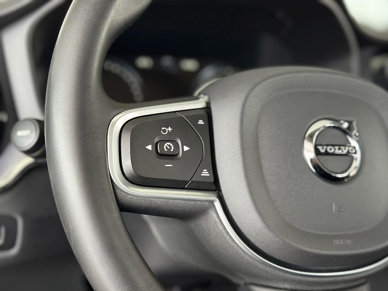 Volvo V60 B3 AUT*120kW*KeyLess*LED*Kamer - fotka 26 z 35