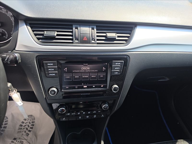 Škoda Rapid 1,0 TSi 70KW Drive dig.klima - fotka 19 z 46