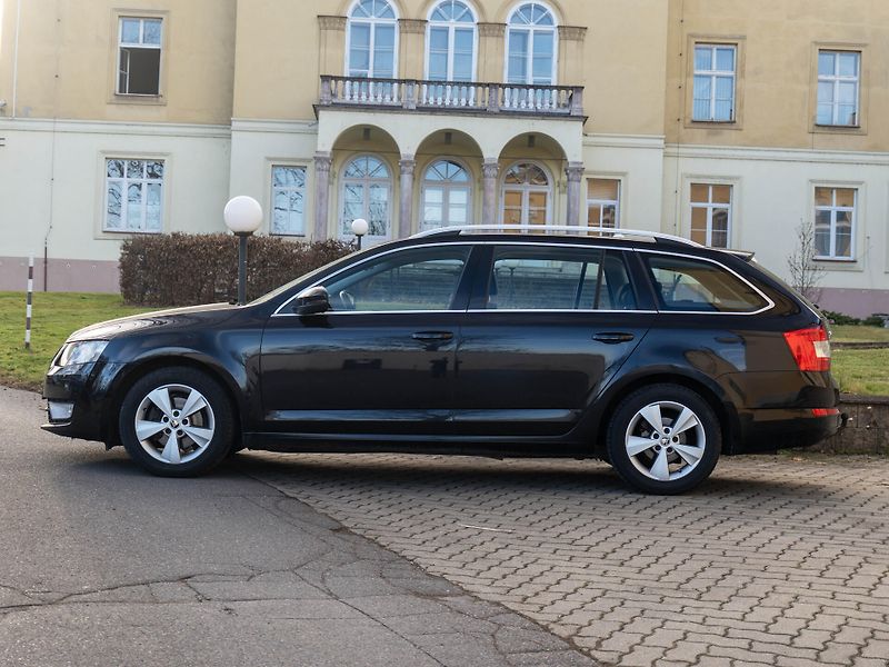 Škoda Octavia 2.0 TDI 110 kW DSG Tažné Navig - fotka 5 z 31