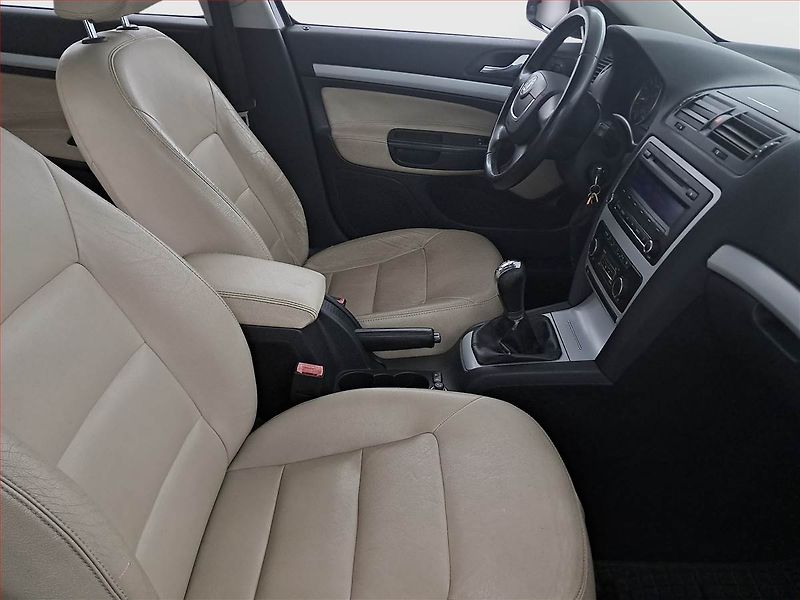 Škoda Octavia (2010) 1.6 TDI, dobrý stav - fotka 9 z 15