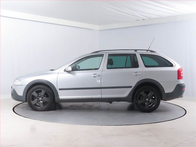 Škoda Octavia (2008) Scout 2.0 TDI, 4X4, Tempomat - fotka 3 z 16