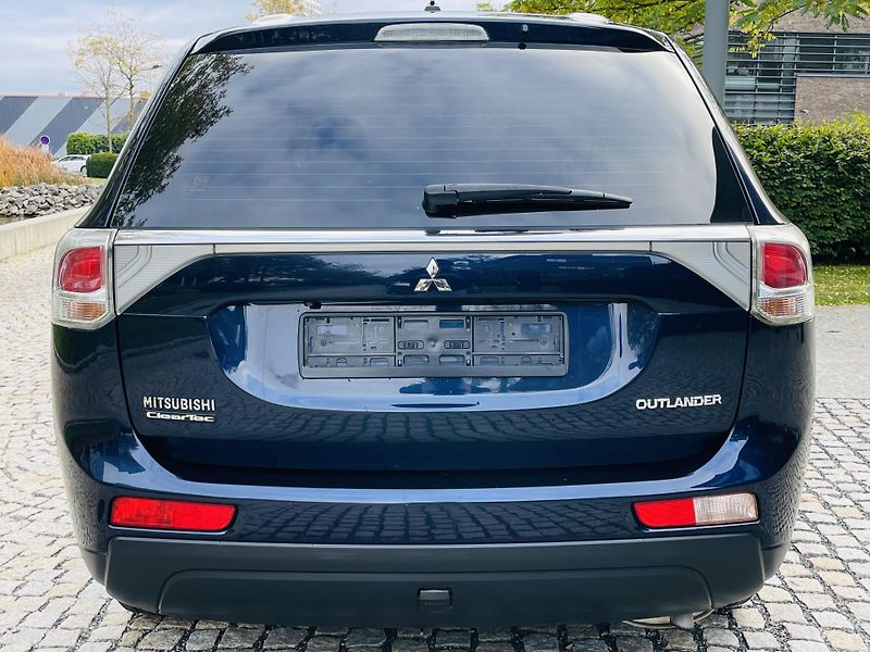 Mitsubishi Outlander 2.0i MANUÁL 1.MAJITEL TAŽNÉ - fotka 16 z 44