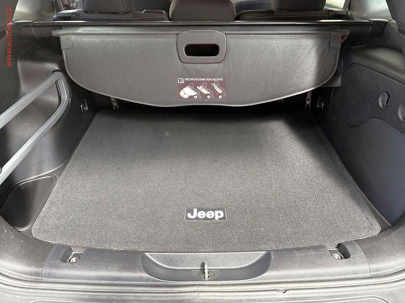 Jeep Cherokee (2015) 2.0 CRD 4x4, servis.kniha, AT - fotka 7 z 20