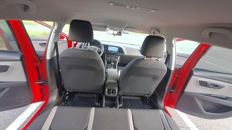 Seat Leon (2015) - fotka 22 z 26