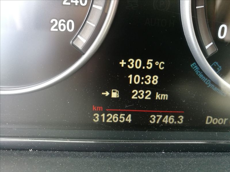 BMW Řada 5 3,0 d M paket - fotka 7 z 26