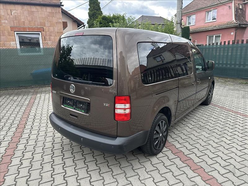Volkswagen Caddy 1,6 TDI MAXI 7.MÍST REZERVACE - fotka 3 z 21