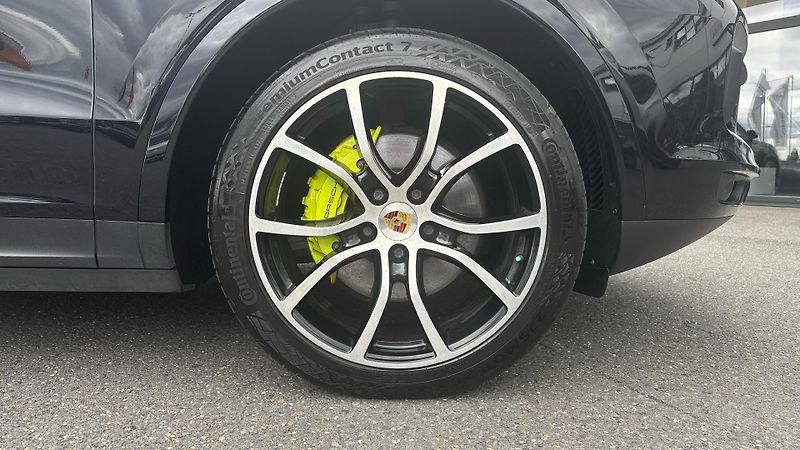 Porsche Cayenne E-HYBRID - fotka 9 z 24