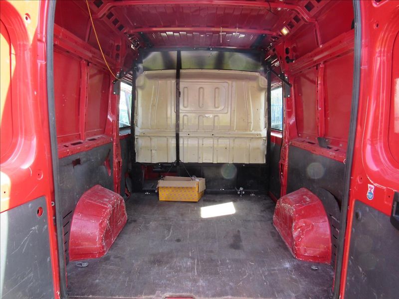 Citroën Jumper 2,2 HDI 110kW 6 míst - fotka 21 z 28
