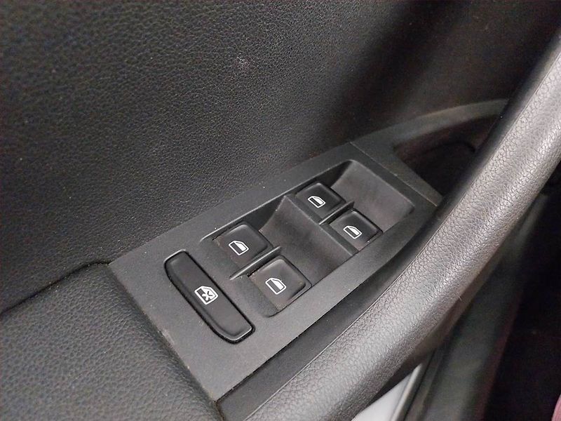 Škoda Octavia (2013) Elegance 1.6 TDI, Serv.kniha - fotka 18 z 19