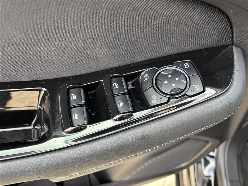 Ford S-MAX 2,5 HEV 140kW Titanium - fotka 27 z 47