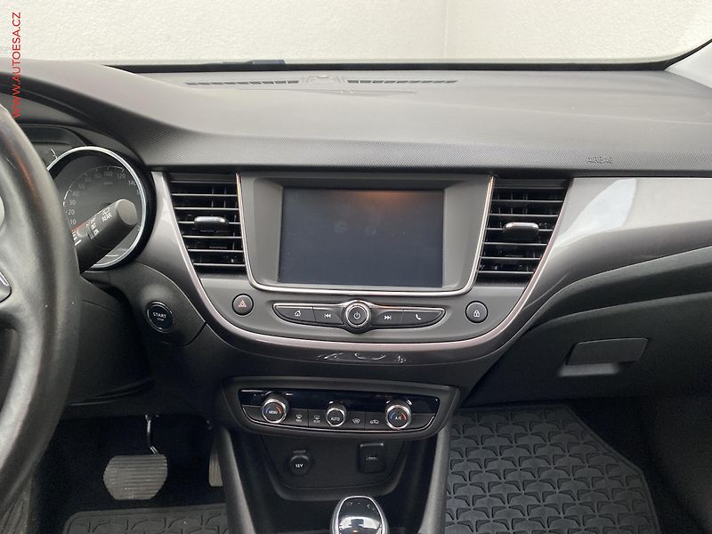 Opel Crossland X (2017) 1.2 Turbo, ČR, AT, autoAC - fotka 12 z 18
