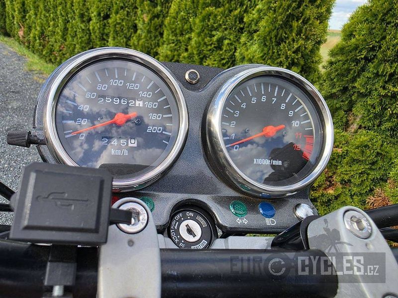 Suzuki GS 500 (2004) - fotka 14 z 15
