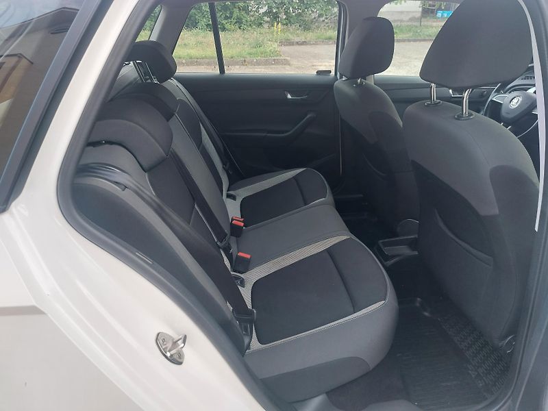 Škoda Fabia (2018) 1,4 TDi 66kw Ambition ČR 1.maj - fotka 17 z 19