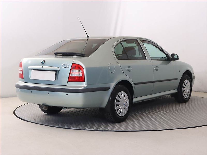 Škoda Octavia (2009) 1.6, Serv.kniha, Park. senzory - fotka 5 z 14
