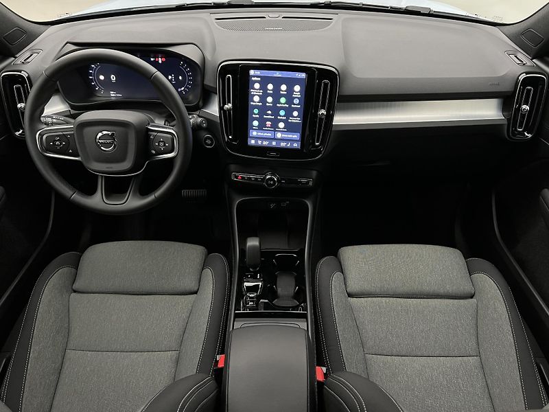 Volvo XC40 B3 DARK PLUS AUT CZ  - fotka 2 z 42