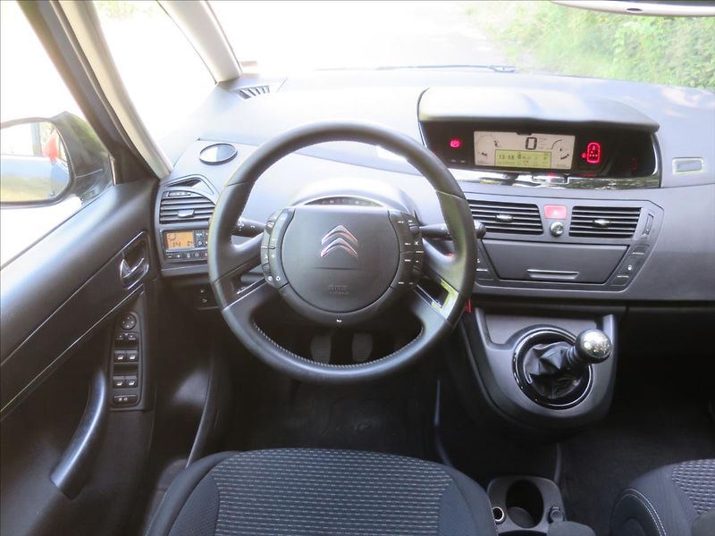 Citroën Grand C4 Picasso 2,0  HDI 7 mís - fotka 8 z 19