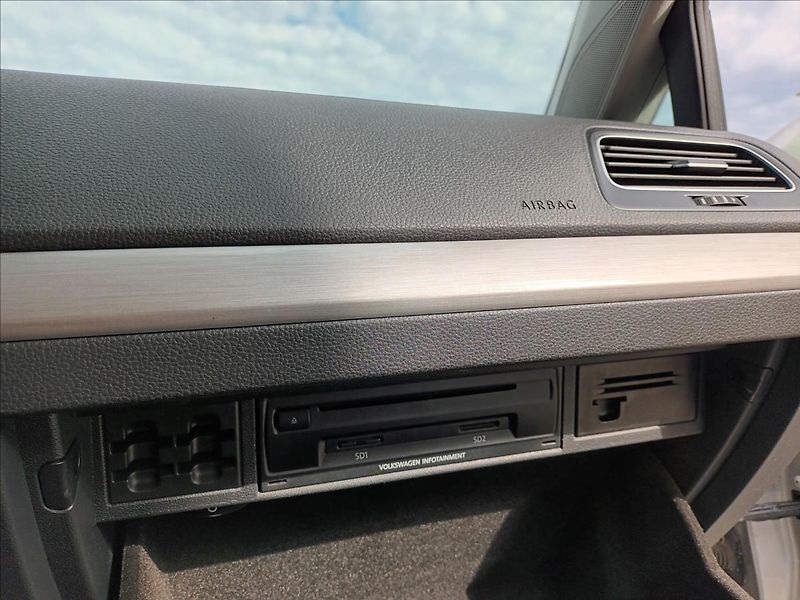 Volkswagen Golf 1,6 TDI,81KW,4X4,NAVI,SERVISKA - fotka 36 z 49
