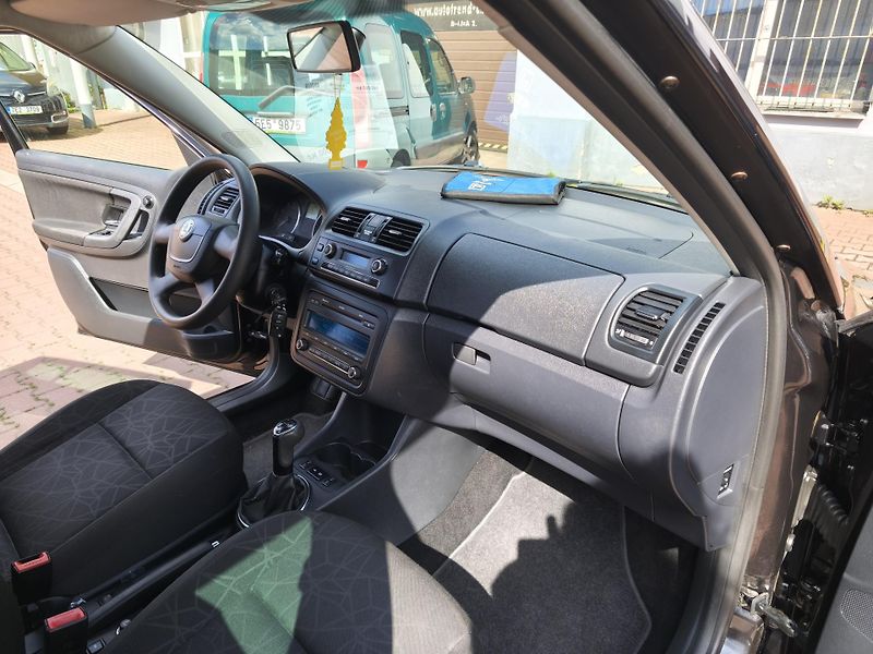 Škoda Fabia (2011) II. 1,2 TSi 63kW - fotka 19 z 26