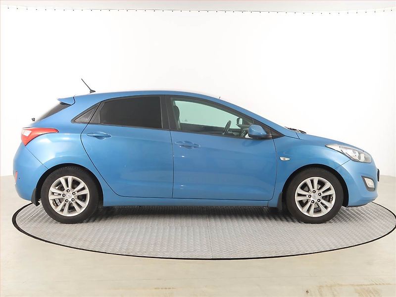 Hyundai i30 (2015) 1.6 MPI, Serv.kniha, Tempomat - fotka 6 z 17
