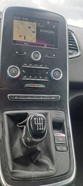 Renault Scénic 1,3TCE 103KW 7 MÍST - fotka 13 z 14