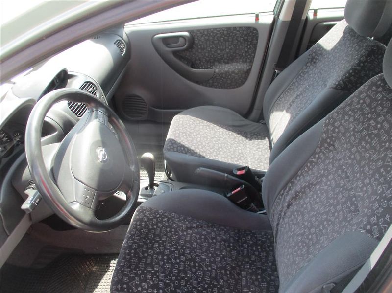 Opel Corsa 1,2 i, automat, klima, servis, - fotka 13 z 27